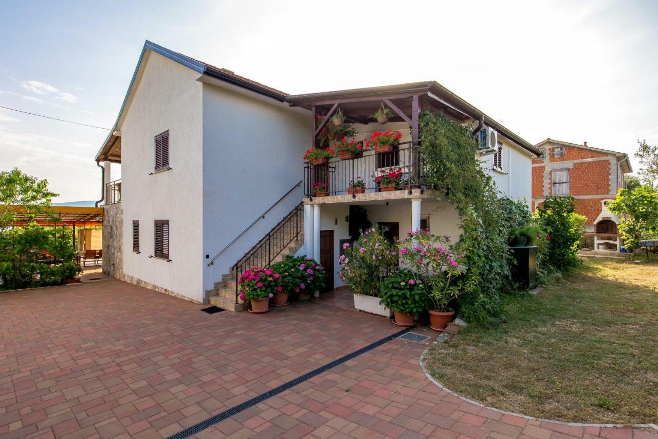 Apartmani Strott Pinezići Exterior foto